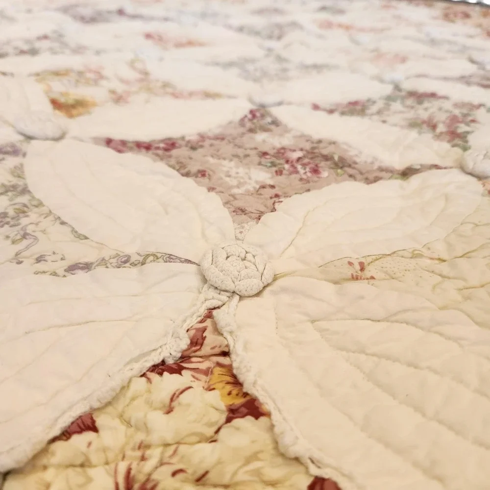 Vintage Floral Appliqué Quilt Scalloped Lace Edges Queen Size 3D Rosettes 1940 *